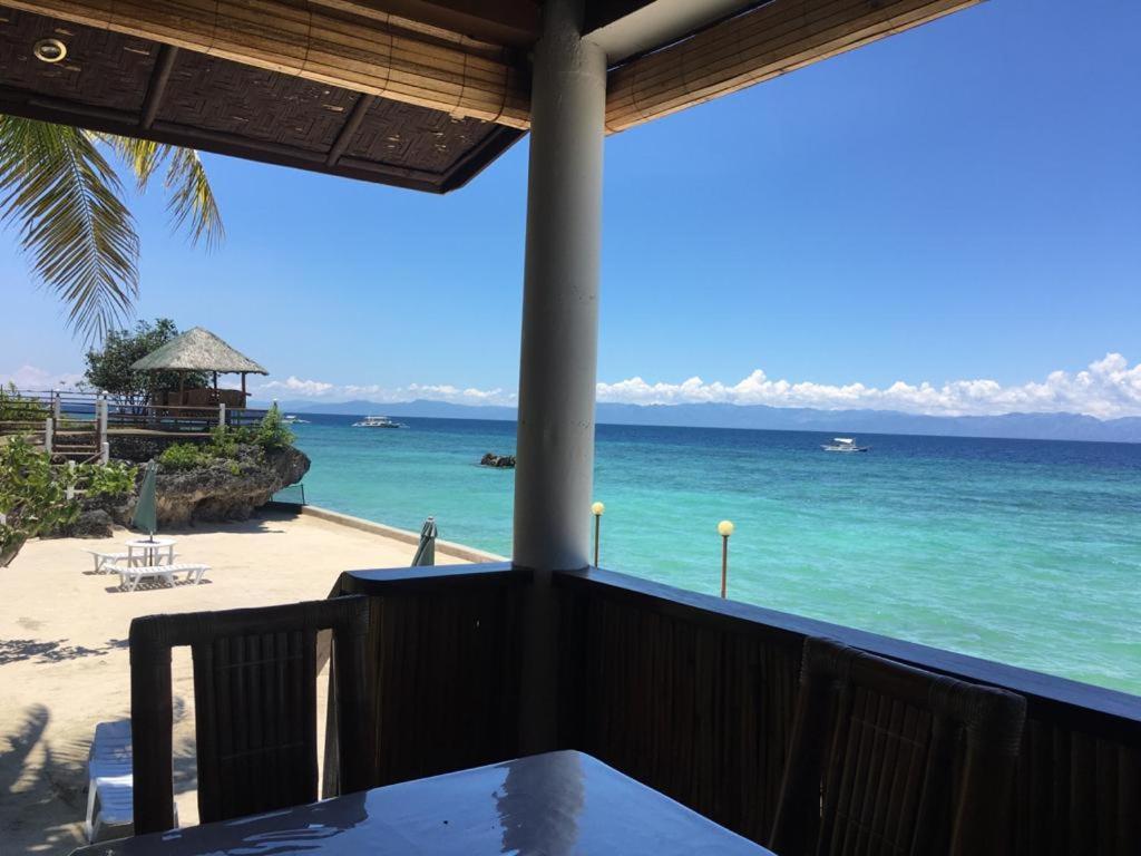 Tauig Beach Resort Moalboal Bagian luar foto
